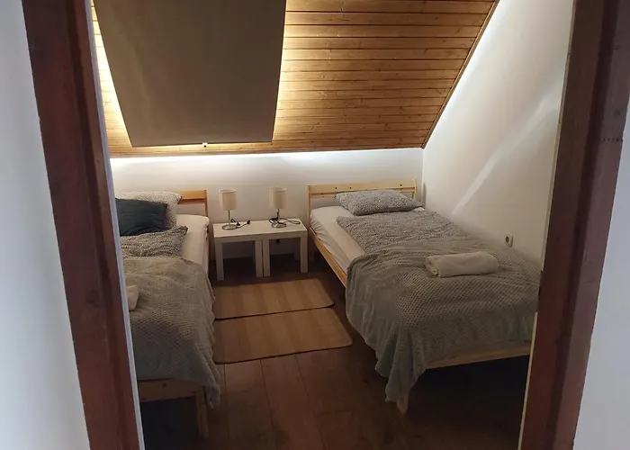 Türkiz - 5 Szobás 13 Fős 4km A Balaton- Apartman *