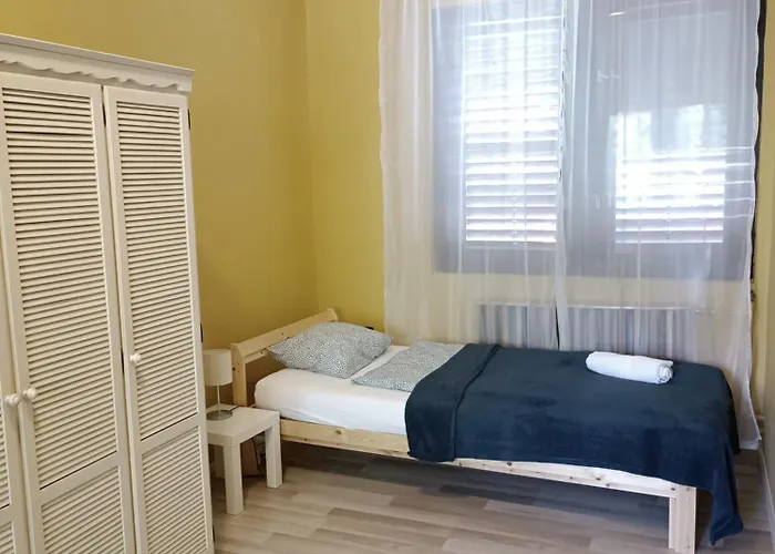 Türkiz - 5 Szobás 13 Fős 4km A Balaton- Apartman *